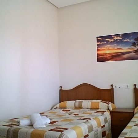 Villardefrades Hostal Restaurante Galicia מראה חיצוני תמונה